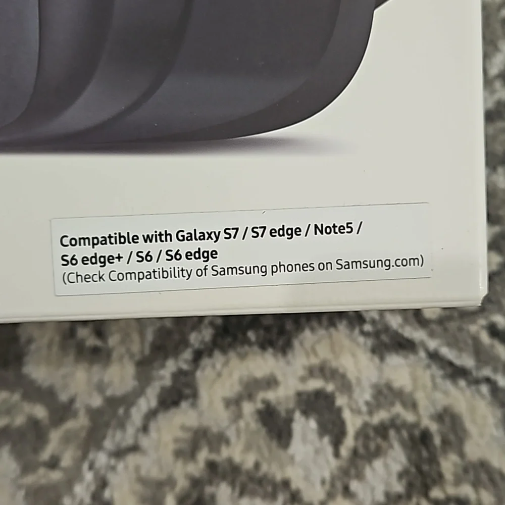 NEW! Samsung VR NEW in box!